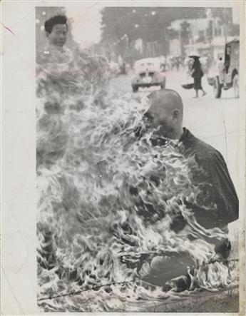 (VIETNAM WAR) Binder of approximately 96 press photographs taken in Vietnam, including photographs by Henri Huet and Charles Eggleston.